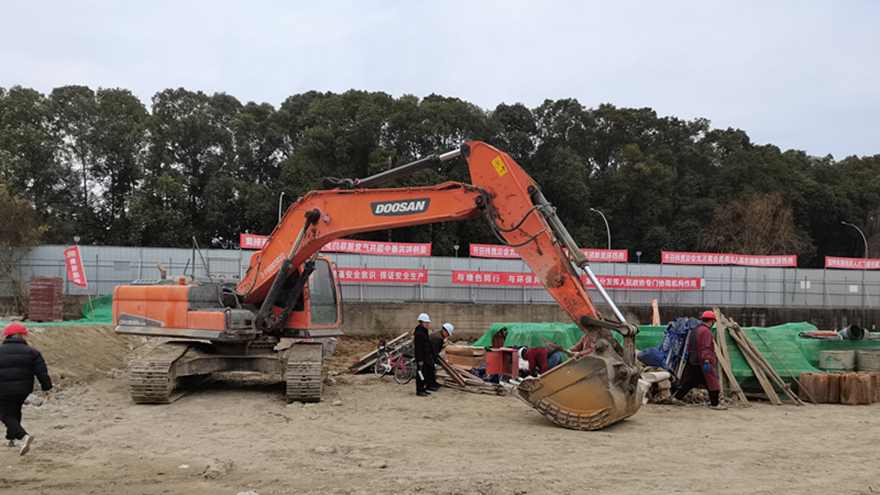 濱河南路道路綜合改造工程（南河閘壩改造）施工現場